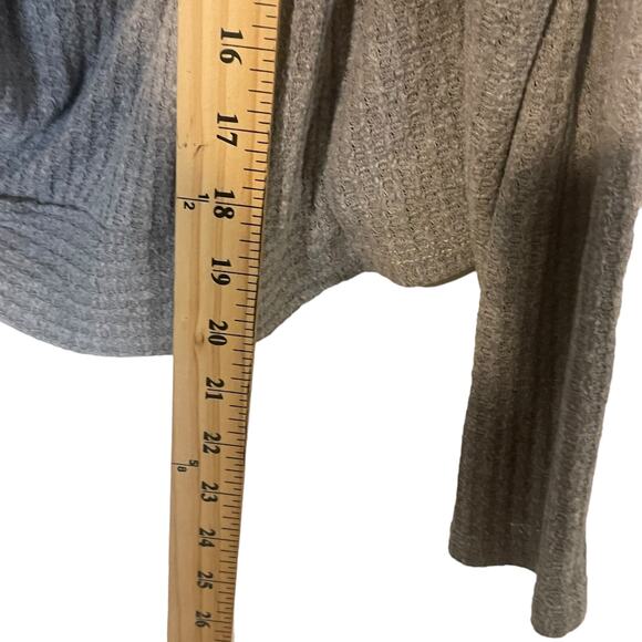 Paper Crane Women's Size Medium Gray Waffle Knit Twisted Front Light Sweater - Picture 7 of 7
